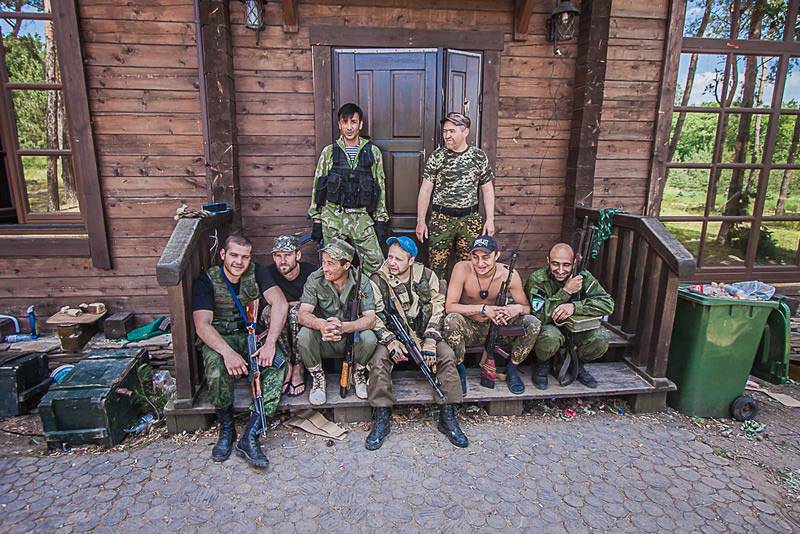 Бойцы интернациональной бригады "Пятнашка" под Марьинкой