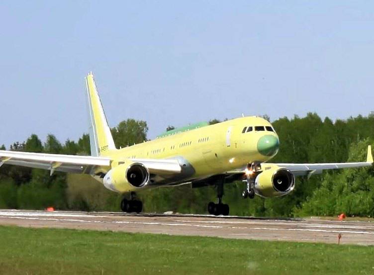 Новый самолет-ретранслятор Ту-214СР впервые поднялся в небо