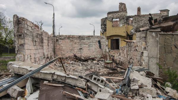 Силовики обстреляли из танка и миномета поселок на Луганщине