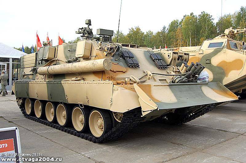 Бронированная ремонтно-эвакуационная машина БРЭМ-80У на базе танка Т-80У – фотообзор и фотодетализация