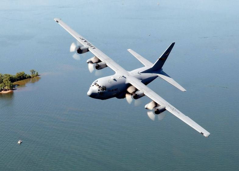 Военный самолет C-130 Hercules рухнул на отель в Индонезии