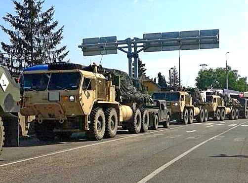 Колонна бронетехники НАТО пересекла границу Украины