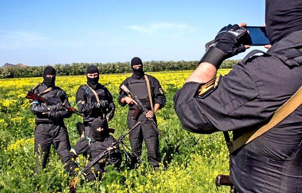 "Правый сектор" объявил полную мобилизацию "Правый сектор" объявил полную мобилизацию