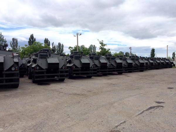 На Украину прибыла новая партию из 55 бронемашин АТ-105 «Саксон»
