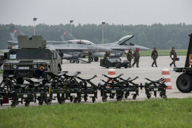 Польские летчики учатся отражать возможное нападение со стороны России