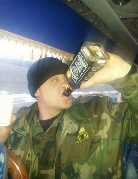 Пьяные в хлам бойцы ВСУ и волонетры едва не перестреляли друг друга