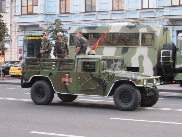 Правительства США заказало 2082 автомобилей HMMWV для Украины и Афганистана