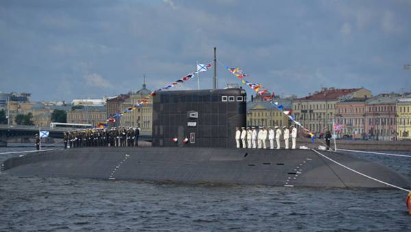 Боевые корабли отрепетировали на Неве парад в честь Дня ВМФ