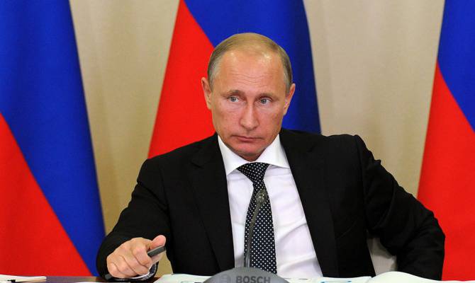 Путин поручил Минобороны помочь всем семьям погибших в Омске