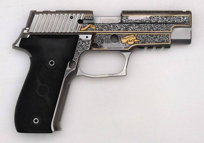 Пистолет SigSauer P226S с ручной гравировкой