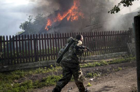 Хроника Донбасса: бои в ЛНР не утихают, в Донецке работают пулемёты