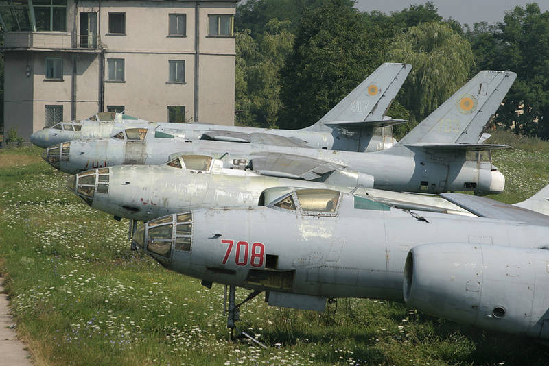 Списанные бомбардировщики Н-5 румынских ВВС