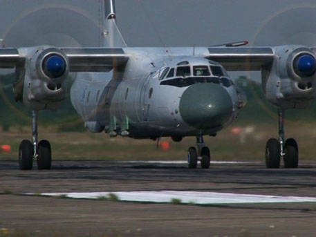 Пилоты Ан-26 разбомбили «врага» по старинке