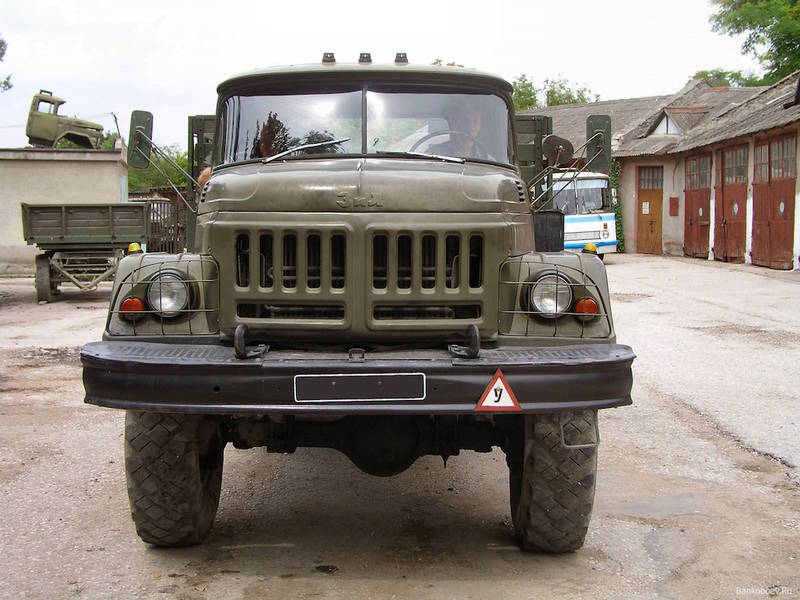 Возле Марьинки украиснкий военный автомобиль «ЗИЛ» задавил подростка