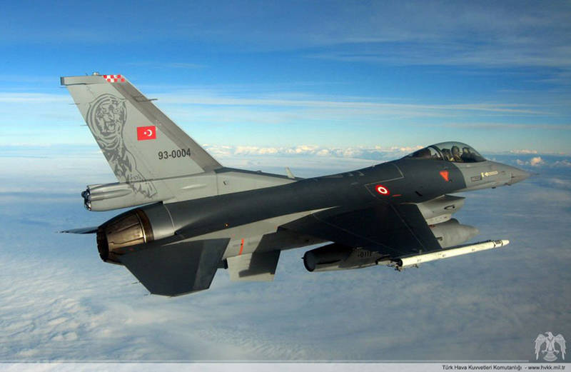 Турецкие ВВС впервые нанесли удар по ИГ в составе международной коалиции