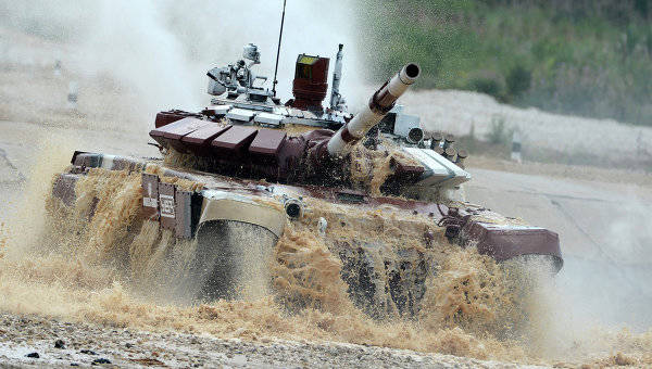 Танковый биатлон 2015 - один танк утонул, другой перевернулся