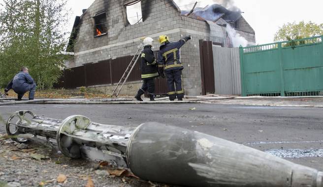 Донбасс под обстрелом: пять человек погибли, семеро получили ранения
