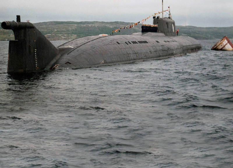 Памяти экипажа подлодки К-141 «Курск» Памяти экипажа подлодки К-141 «Курск»