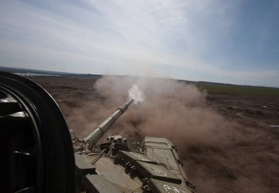 Хроника Донбасса: Украинские танки обрабатывают Горловку, ВСУ стягивают технику