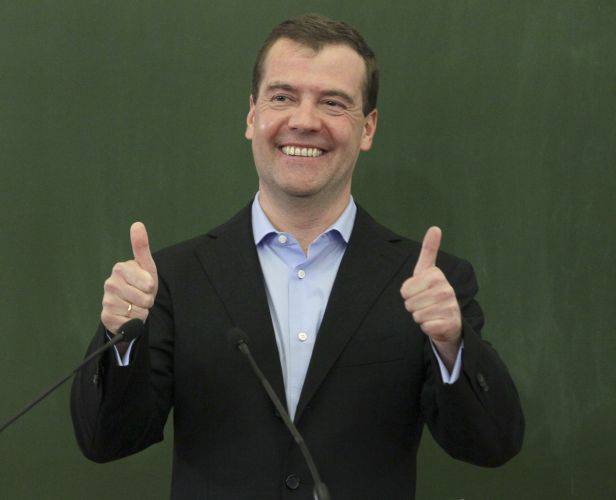 Медведев всех уважил: и оборона в порядке, и банкиры спокойны