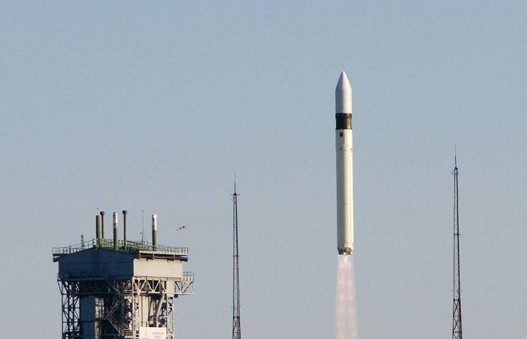 Ракета "Рокот" вывела военные спутники связи на суборбитальную траекторию полета