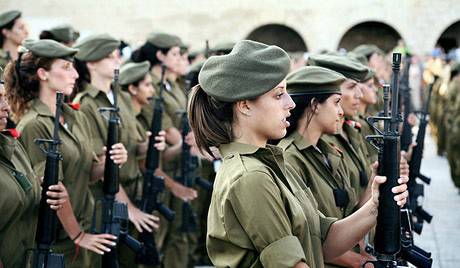 Девушки в вооруженных силах стран мира