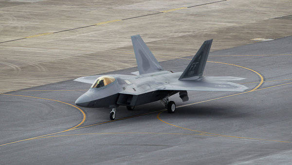 Истребители ВВС США F-22 Raptor покинули базу в Эстонии