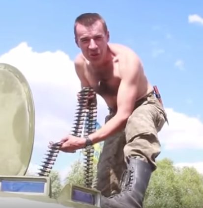 Украинский каратель пообещал жене «воротник из молодого сепара» Украинский каратель пообещал жене «воротник из молодого сепара»