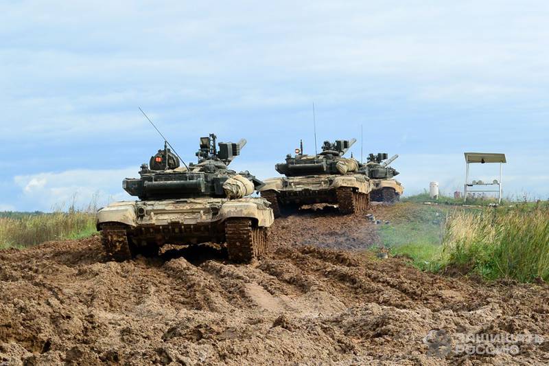 Танки Т-90 на полигоне: грязи не боятся