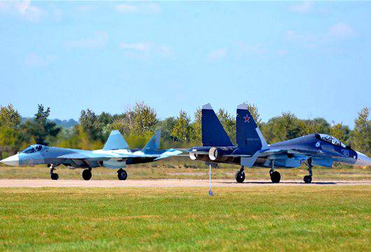 Торжество пилотажа: кадры полетов Су-30СМ и Т-50 с авиашоу над Ахтубинском