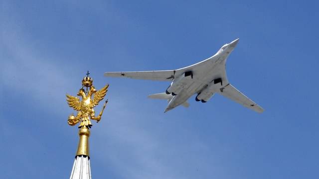 Express: Русские летчики напугали британцев «взведением ядерного курка»