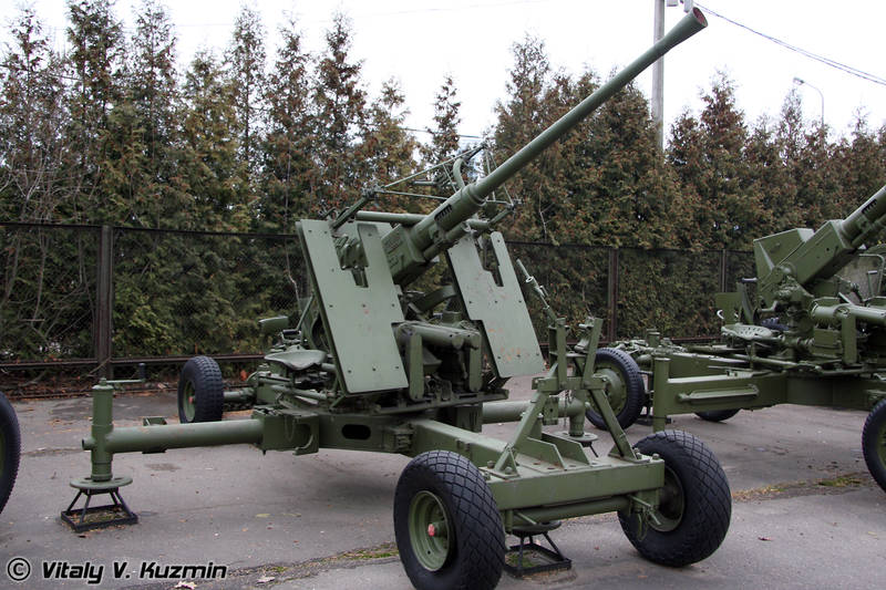 40-мм автоматическое зенитное орудие, разработанное шведским концерном Bofors