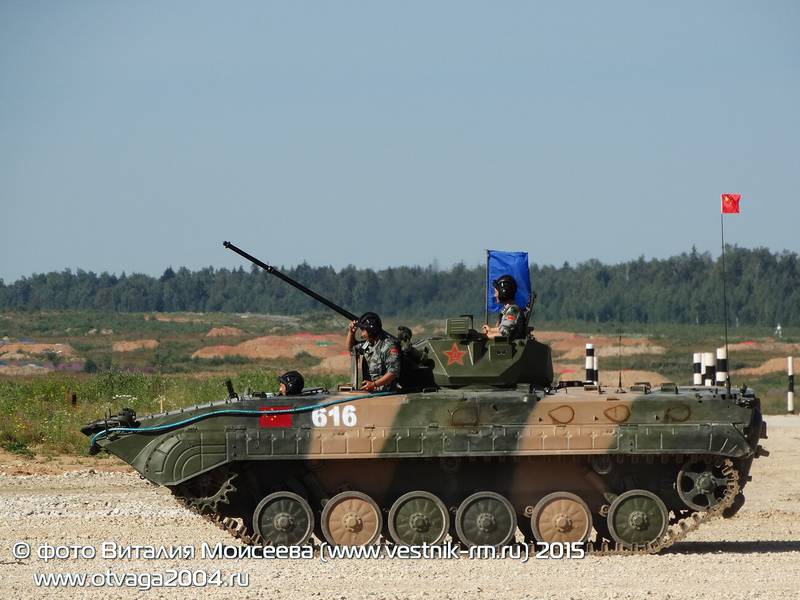 Китайские БМП ZBD-86A против российских БМП-2 на соревнованиях «Суворовский натиск» - фоторепортаж