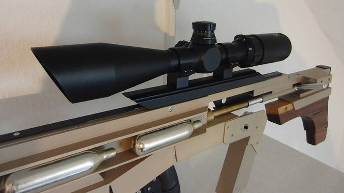 Снайперская винтовка, которая стреляет канцелярскими кнопками
