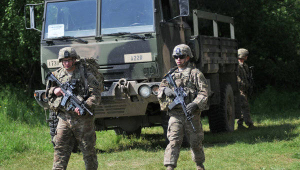 Вашингтон оказывает военную помощь Киеву, несмотря на вето Обамы