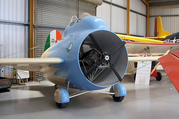 Экспериментальный итальянский самолет Stipa Caproni с фюзеляжем в форме бочки