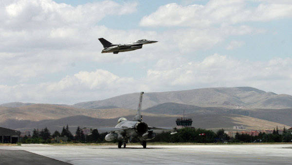 Двадцать самолетов ВВС Турции нарушили границы Греции