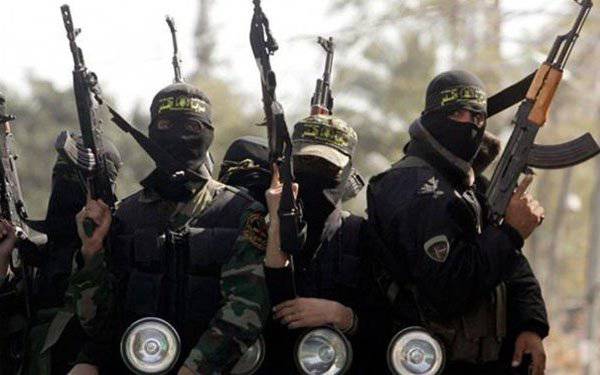 ИГ отправили трёх смертников на позиции правительственных войск в аэропорту Дайр-эз-Заура