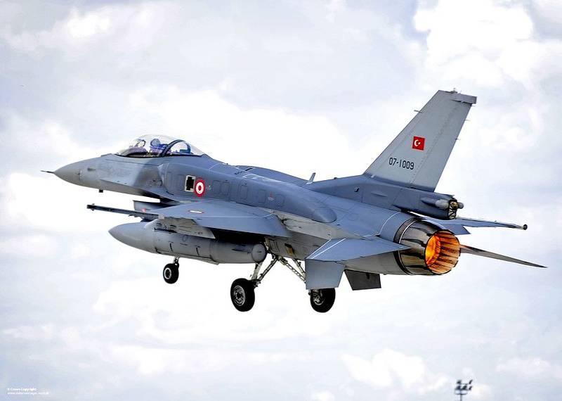 Турция заявила о преследовании своих самолетов истребителями Су
