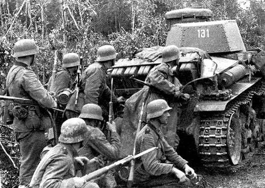 Как  взаимодействовали немецкие танки и пехота в стратегии Гудериана?