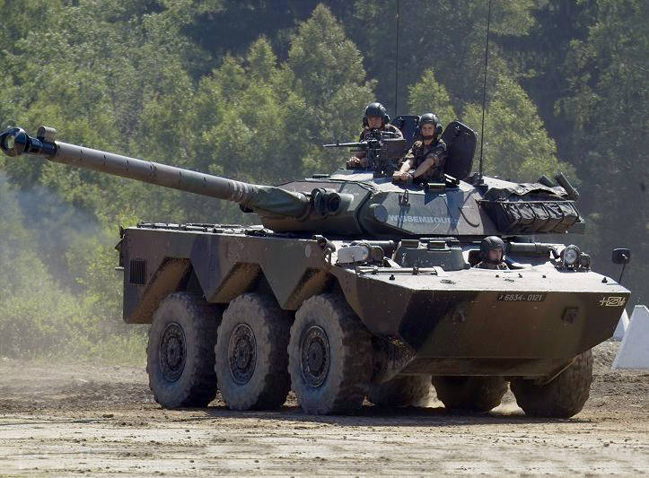 Французкий колесный танк AMX-10RC