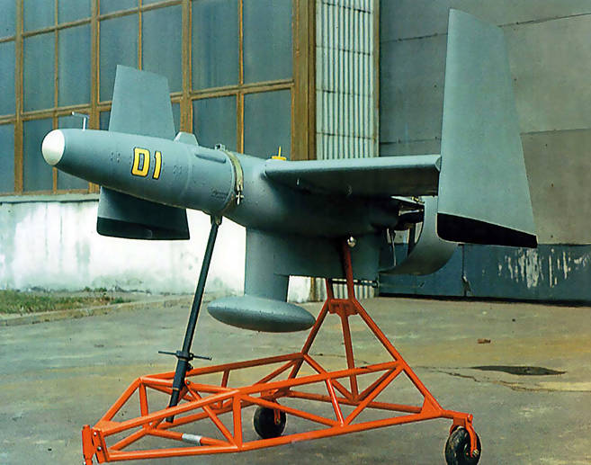 Советский оперативный беспилотный самолет-разведчик ПС-01 «Комар»