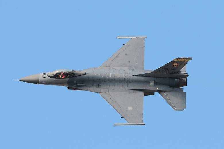 The National Interest: Китайский J-20 против тайваньского F-16