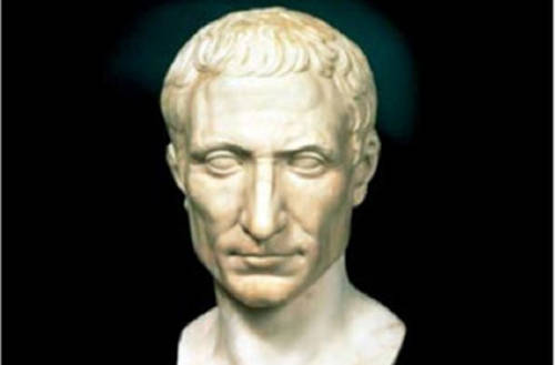 Какие великие битвы обессмертили Цезаря?