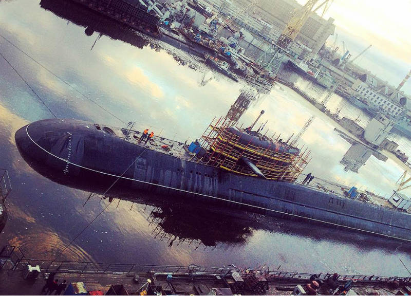 Российский носитель секретных подводных аппаратов спущен на воду