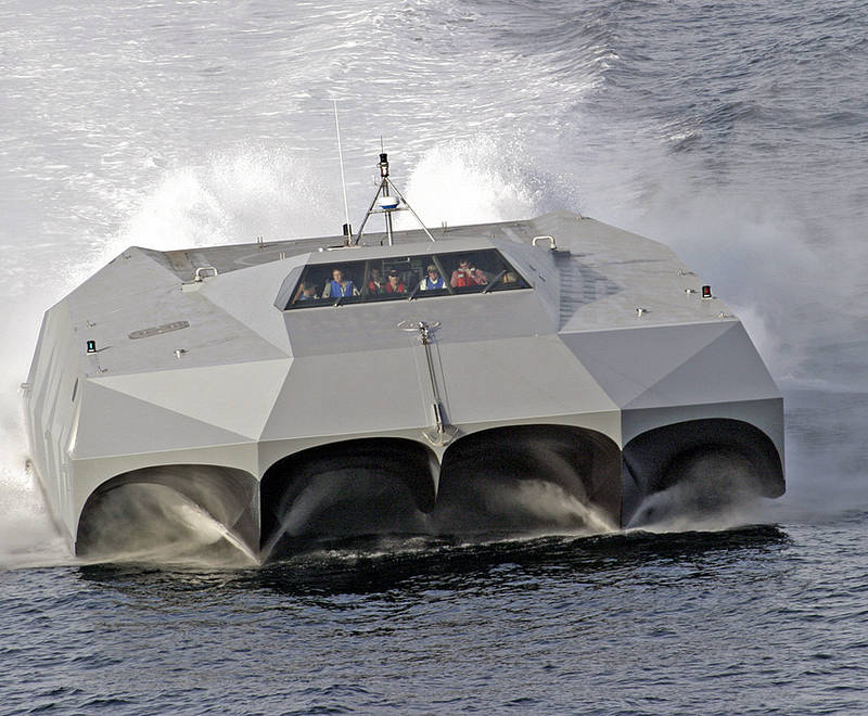 Быстроходный корабль M80 «Stiletto» построенный по уникальной технологии M-hulls