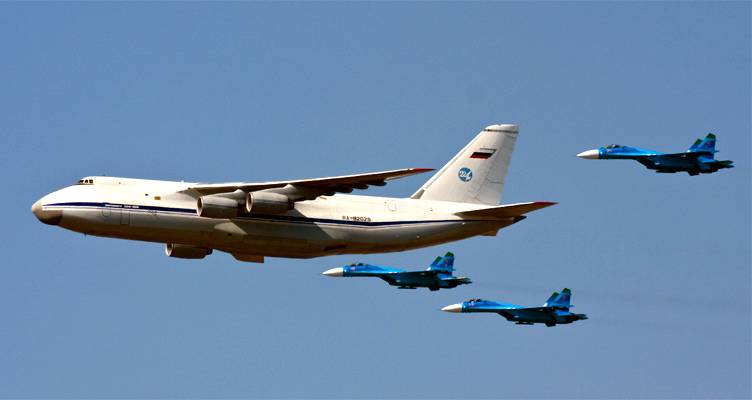 Самолет с телом убитого пилота Су-24 сопровождал эскорт истребителей