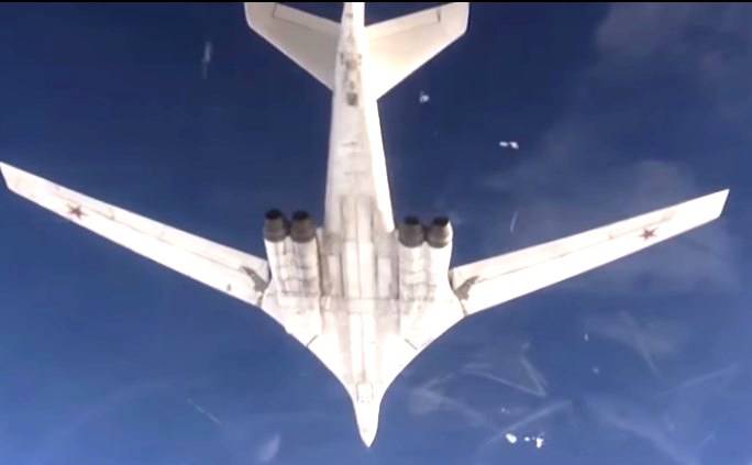Минобороны опубликовало эффектные видео ударов стратегической авиации в Сирии