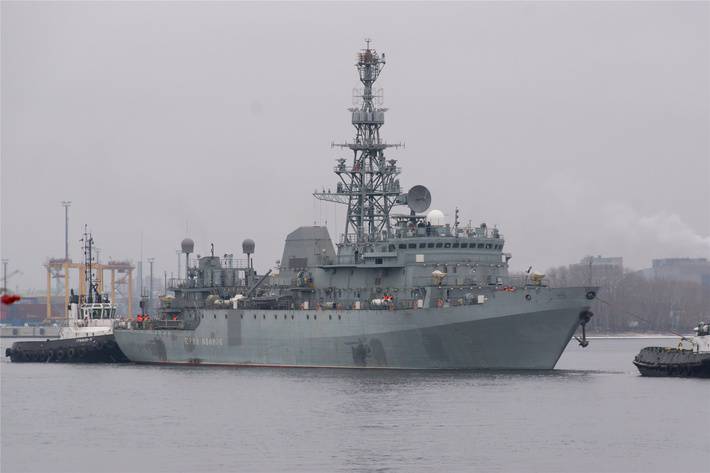 Новейший корабль спецназначения «Юрий Иванов» прибыл на Северный флот