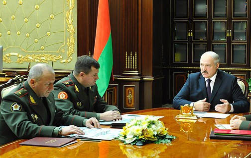 Лукашенко одобрил план применения региональной группировки войск Беларуси и России